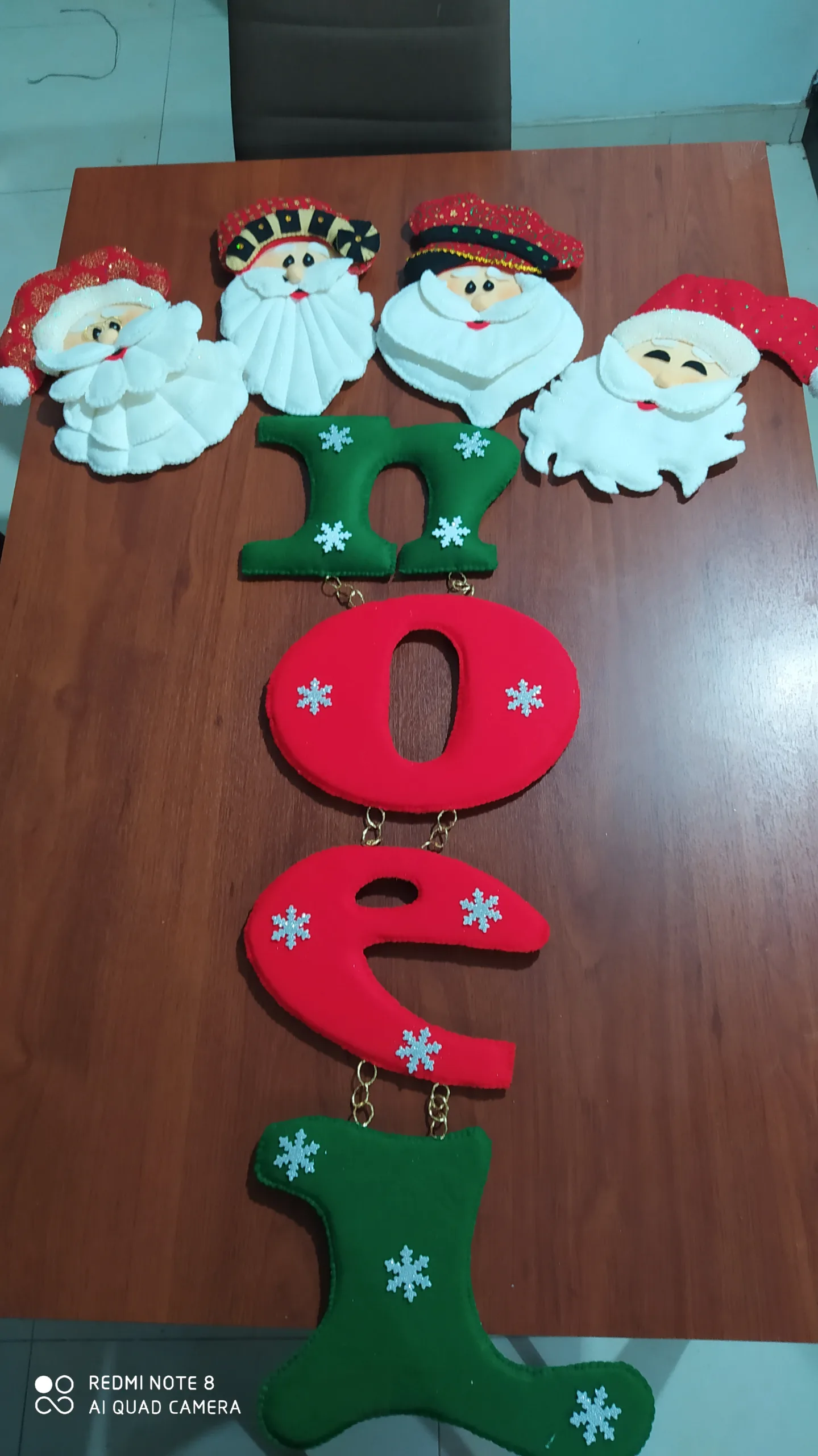 Cuelga puertas caritas Noe