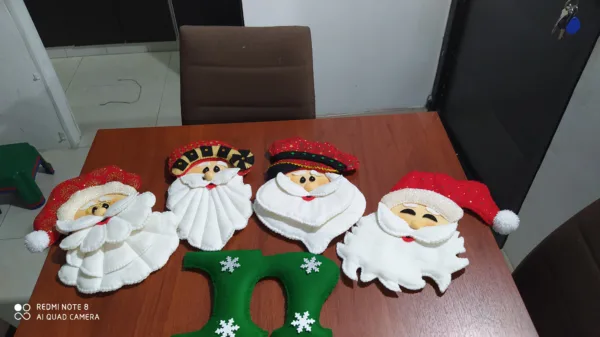 Cuelga puertas caritas Noe